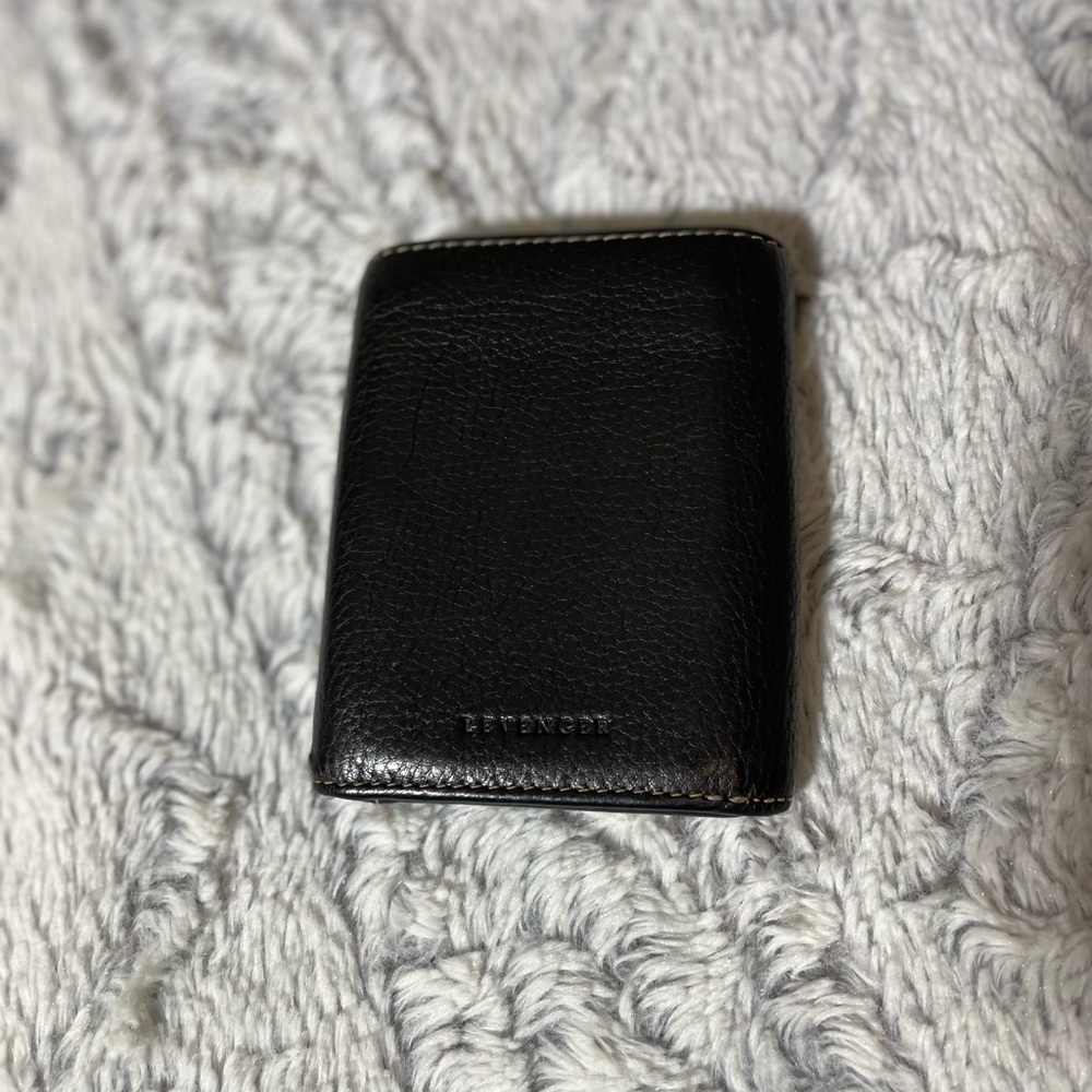 LEVENGER men’s dark brown leather bifold wallet